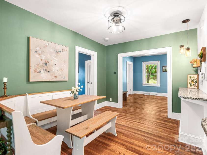 148 Sand Hill Road, Asheville, NC 28806.  MLS# CAR4396689, YatesRealty ID 35020. Cozy built in dining.
