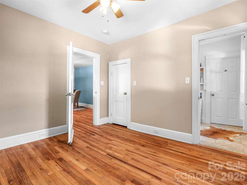 148 Sand Hill Road, Asheville, NC 28806.  MLS# CAR4396689, YatesRealty ID 35020. Spacious and bright.