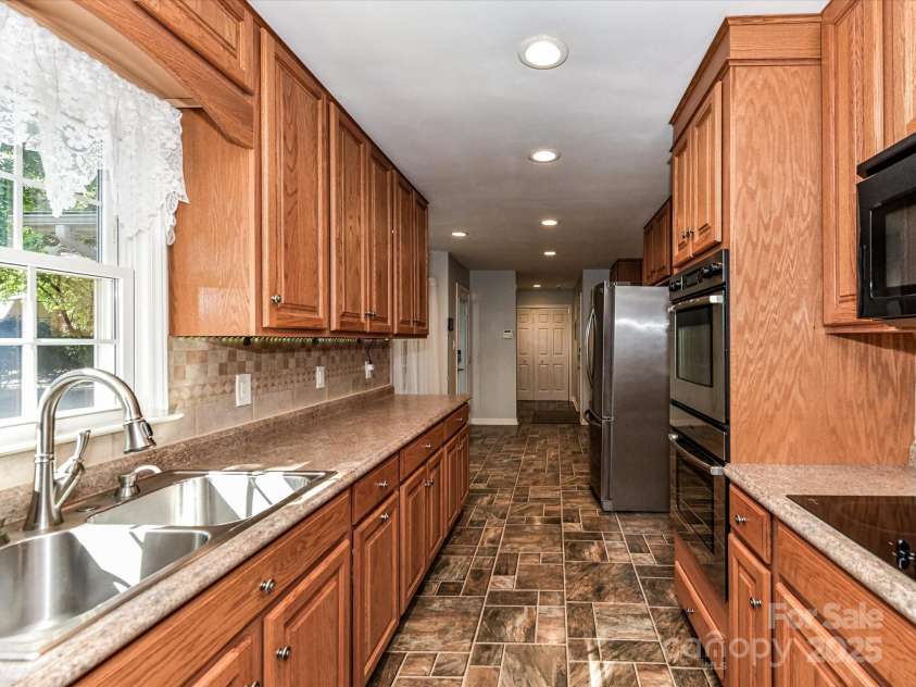2506 King Arthur Drive, Monroe, NC 28110.  MLS# CAR4297091, YatesRealty ID 35020. 