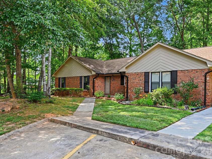 108 Jason Court, Fort Mill, SC 29715.  MLS# CAR4395888, YatesRealty ID 35021. 