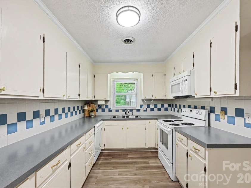 108 Jason Court, Fort Mill, SC 29715.  MLS# CAR4395888, YatesRealty ID 35021. 
