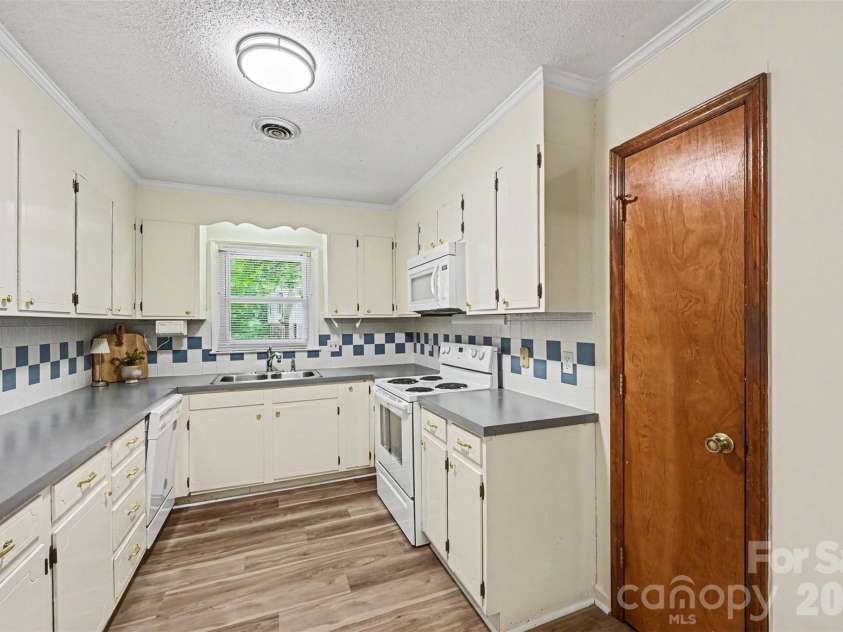 108 Jason Court, Fort Mill, SC 29715.  MLS# CAR4395888, YatesRealty ID 35021. 
