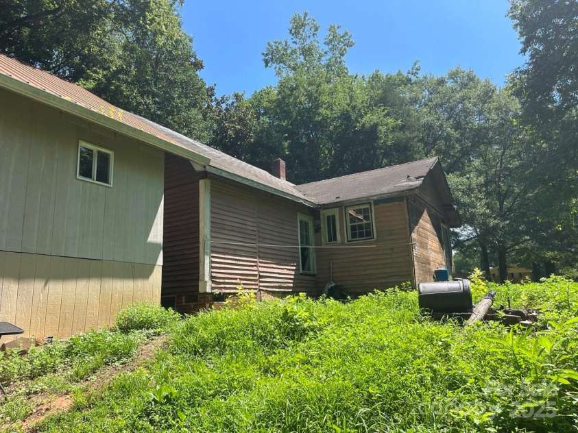 1939 River Road, Lincolnton, NC 28092.  MLS# CAR4291808, YatesRealty ID 35022. 