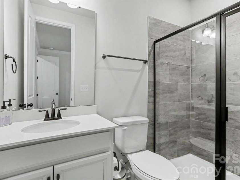 16704 Summers Walk Boulevard, Davidson, NC 28036.  MLS# CAR4397795, YatesRealty ID 35023. 1st floor ensuite