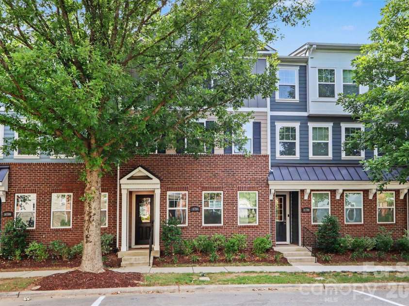 16704 Summers Walk Boulevard, Davidson, NC 28036.  MLS# CAR4397795, YatesRealty ID 35023. 