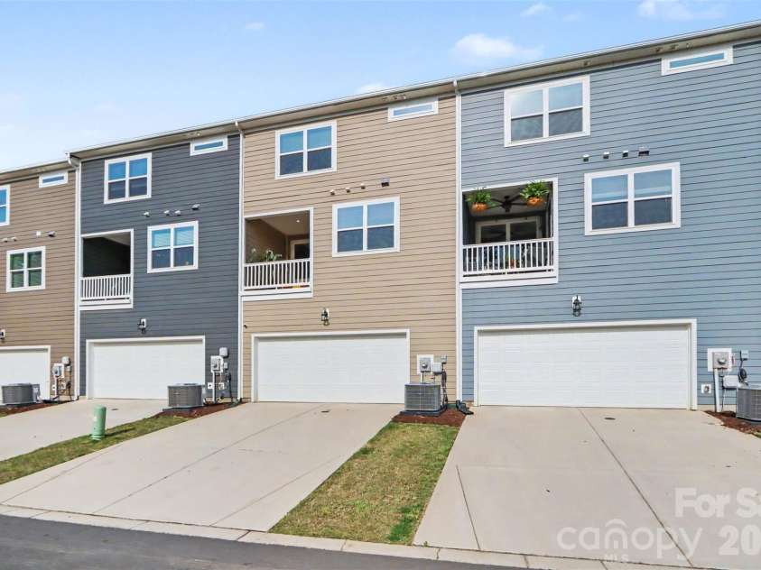 16704 Summers Walk Boulevard, Davidson, NC 28036.  MLS# CAR4397795, YatesRealty ID 35023. 