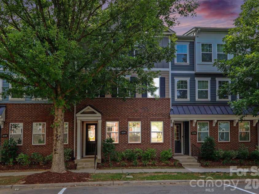 16704 Summers Walk Boulevard, Davidson, NC 28036.  MLS# CAR4397795, YatesRealty ID 35023. 