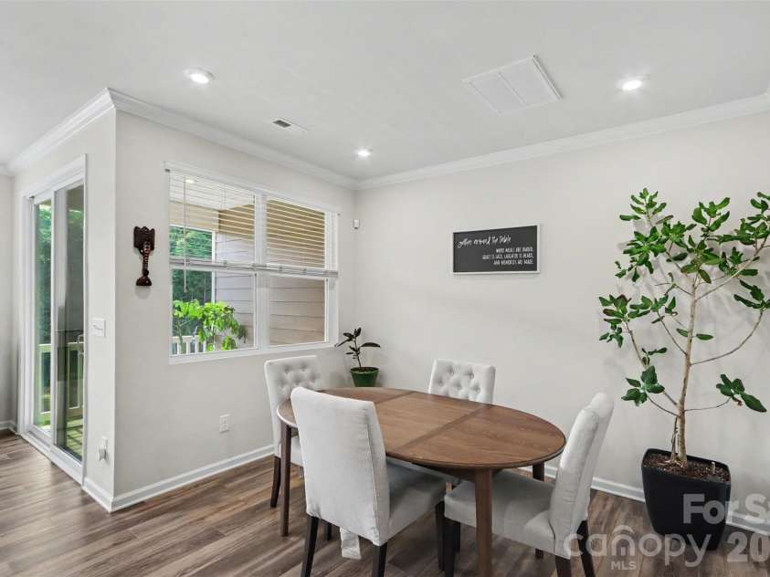 16704 Summers Walk Boulevard, Davidson, NC 28036.  MLS# CAR4397795, YatesRealty ID 35023. Dining area