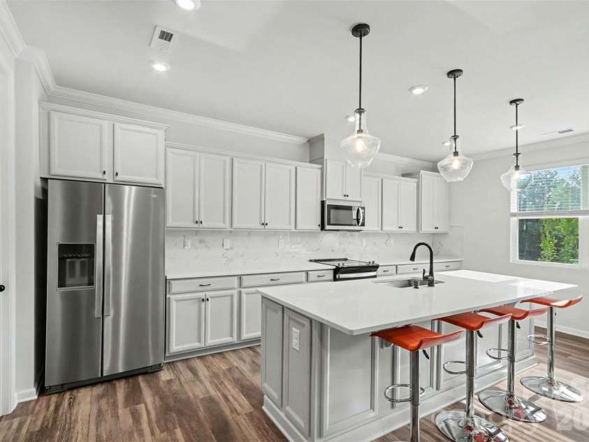 16704 Summers Walk Boulevard, Davidson, NC 28036.  MLS# CAR4397795, YatesRealty ID 35023. Kitchen