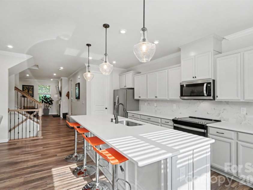 16704 Summers Walk Boulevard, Davidson, NC 28036.  MLS# CAR4397795, YatesRealty ID 35023. Kitchen on 2nd floor