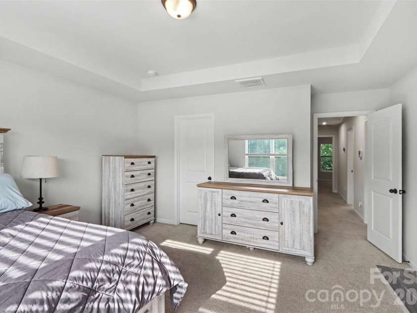 16704 Summers Walk Boulevard, Davidson, NC 28036.  MLS# CAR4397795, YatesRealty ID 35023. Primary Bedroom