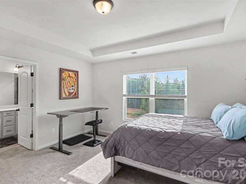 16704 Summers Walk Boulevard, Davidson, NC 28036.  MLS# CAR4397795, YatesRealty ID 35023. Primary Bedroom + Bathroom on 3rd floor