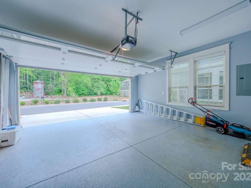 552 Sweet Birch Park Lane, Black Mountain, NC 28711.  MLS# CAR4305365, YatesRealty ID 35023. 