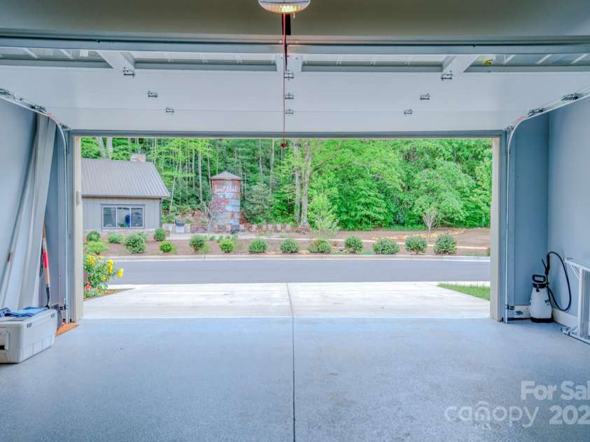 552 Sweet Birch Park Lane, Black Mountain, NC 28711.  MLS# CAR4305365, YatesRealty ID 35023. 