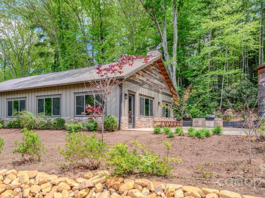 552 Sweet Birch Park Lane, Black Mountain, NC 28711.  MLS# CAR4305365, YatesRealty ID 35023. 