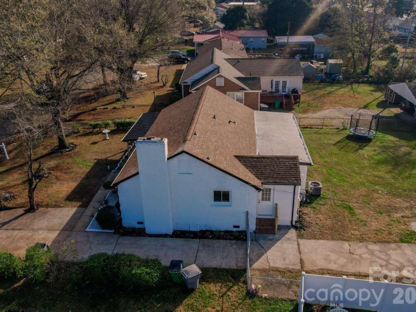 1033 Tracy Drive, Charlotte, NC 28217.  MLS# CAR4373895, YatesRealty ID 35024. 