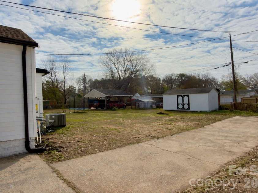 1033 Tracy Drive, Charlotte, NC 28217.  MLS# CAR4373895, YatesRealty ID 35024. 