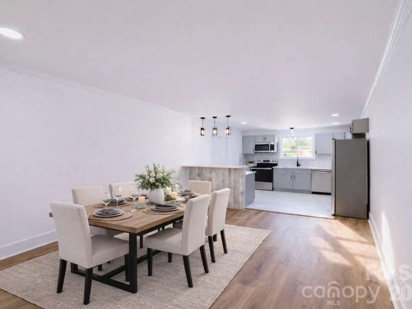 1033 Tracy Drive, Charlotte, NC 28217.  MLS# CAR4373895, YatesRealty ID 35024. Virtually staged dining area.