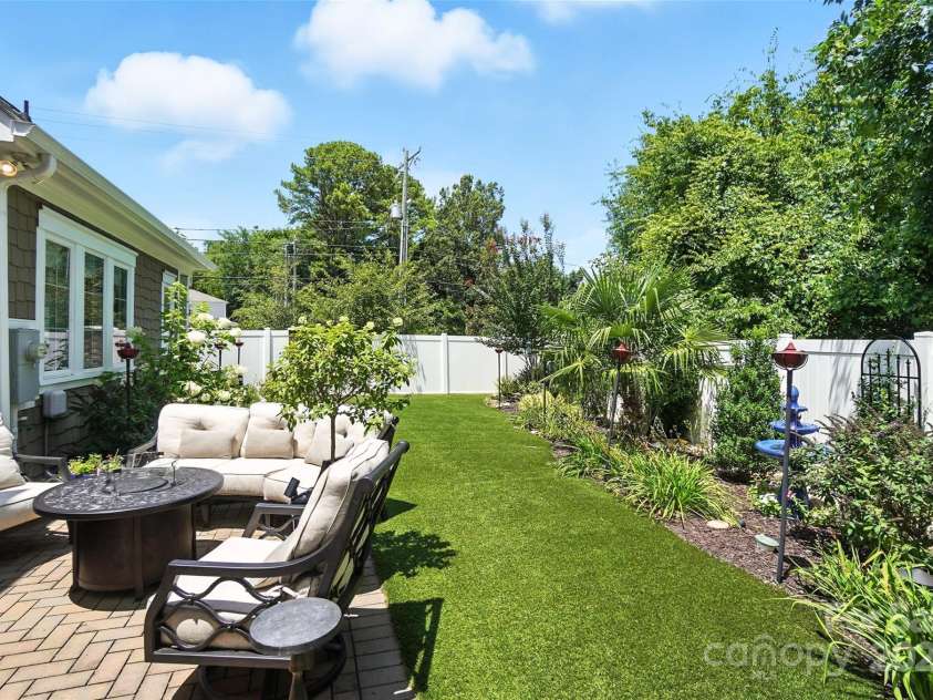 7903 Rea View Court, Charlotte, NC 28226.  MLS# CAR4284335, YatesRealty ID 35024. 
