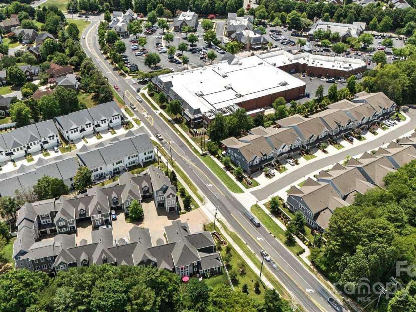 7903 Rea View Court, Charlotte, NC 28226.  MLS# CAR4284335, YatesRealty ID 35024. Conveniently located across from retail and restaurants! live/walk community!