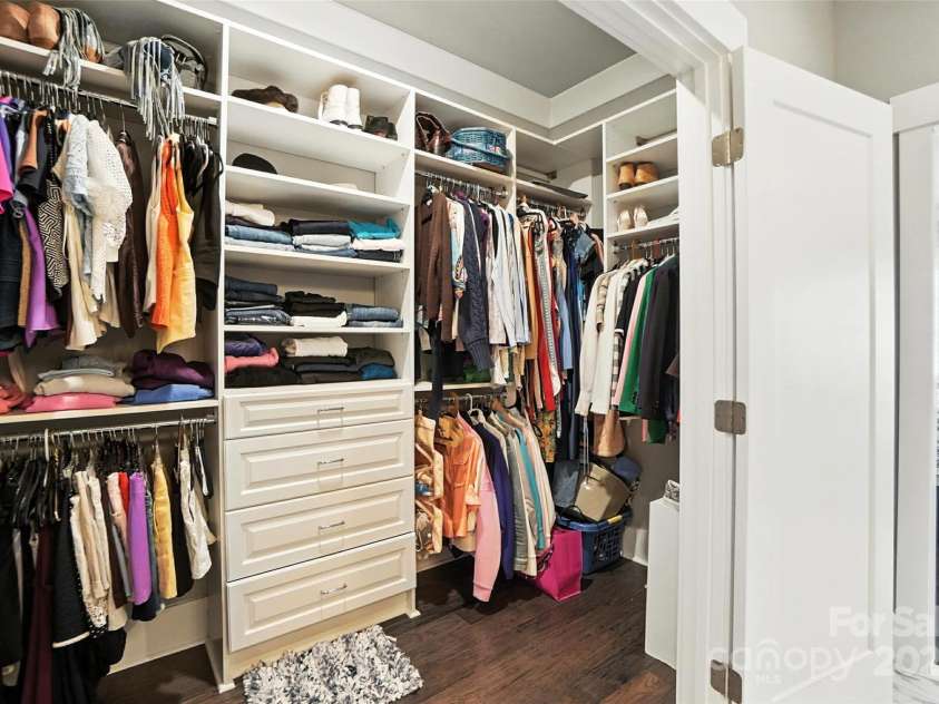 7903 Rea View Court, Charlotte, NC 28226.  MLS# CAR4284335, YatesRealty ID 35024. Large Walk-In closet