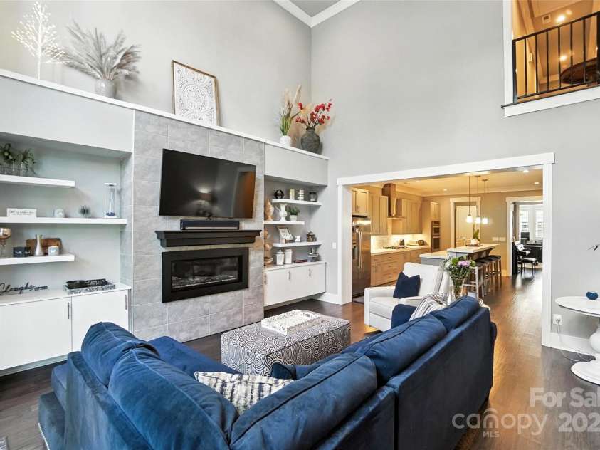 7903 Rea View Court, Charlotte, NC 28226.  MLS# CAR4284335, YatesRealty ID 35024. Light, bright and open