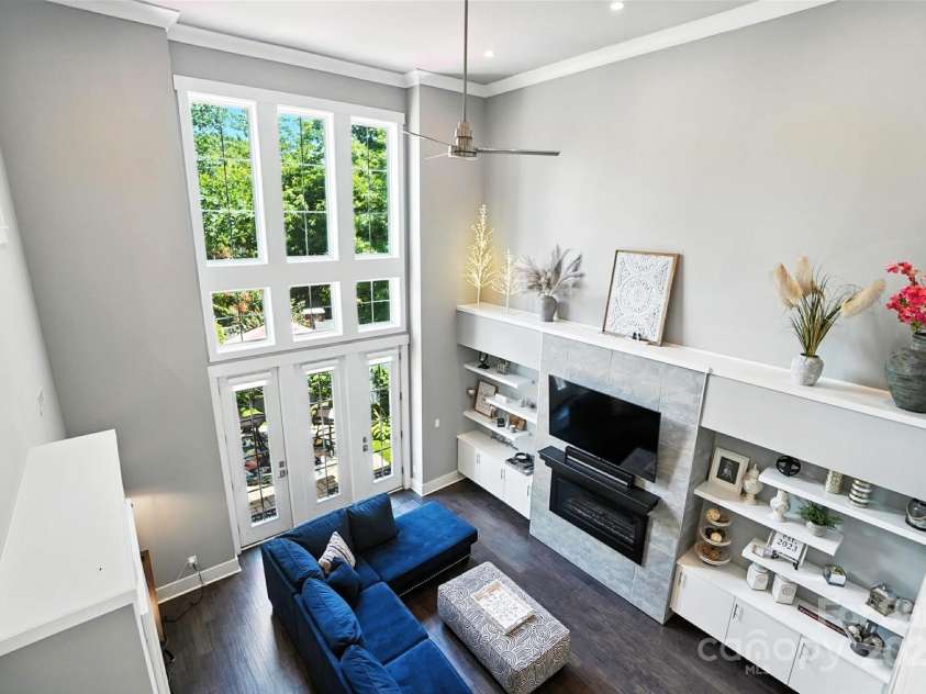 7903 Rea View Court, Charlotte, NC 28226.  MLS# CAR4284335, YatesRealty ID 35024. Living Room