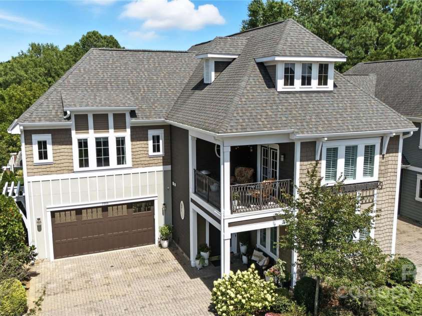 7903 Rea View Court, Charlotte, NC 28226.  MLS# CAR4284335, YatesRealty ID 35024. Luxury end-unit Townhome w/ 2 car garage and a backyard oasis!