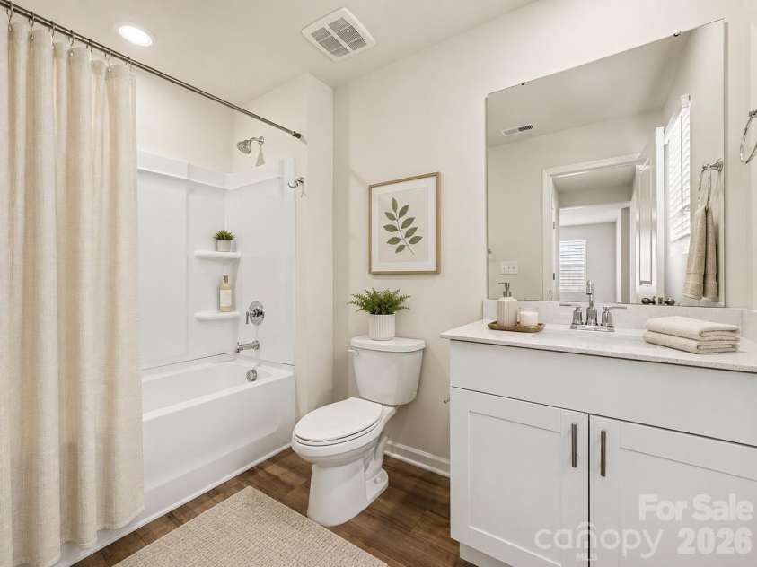 1160 Harland Street, Charlotte, NC 28216.  MLS# CAR4430535, YatesRealty ID 35025. 2nd Full Bath