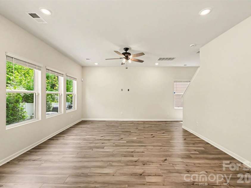 1160 Harland Street, Charlotte, NC 28216.  MLS# CAR4430535, YatesRealty ID 35025. 
