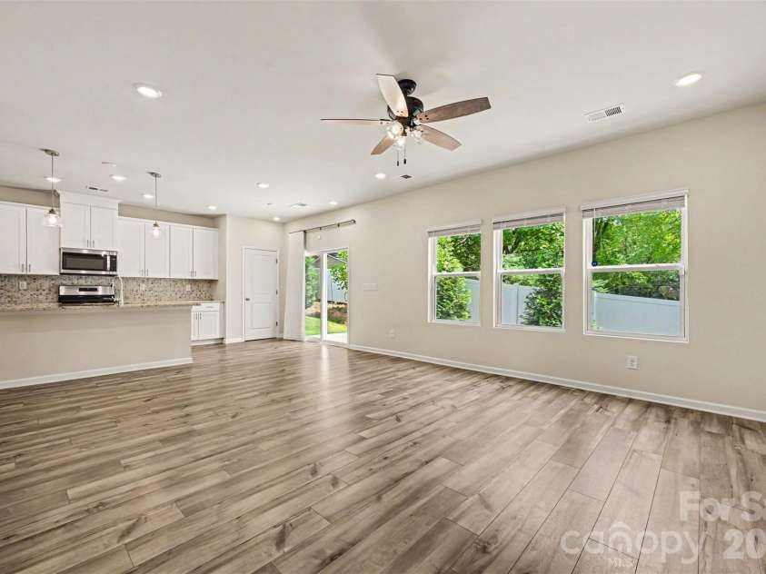 1160 Harland Street, Charlotte, NC 28216.  MLS# CAR4430535, YatesRealty ID 35025. 
