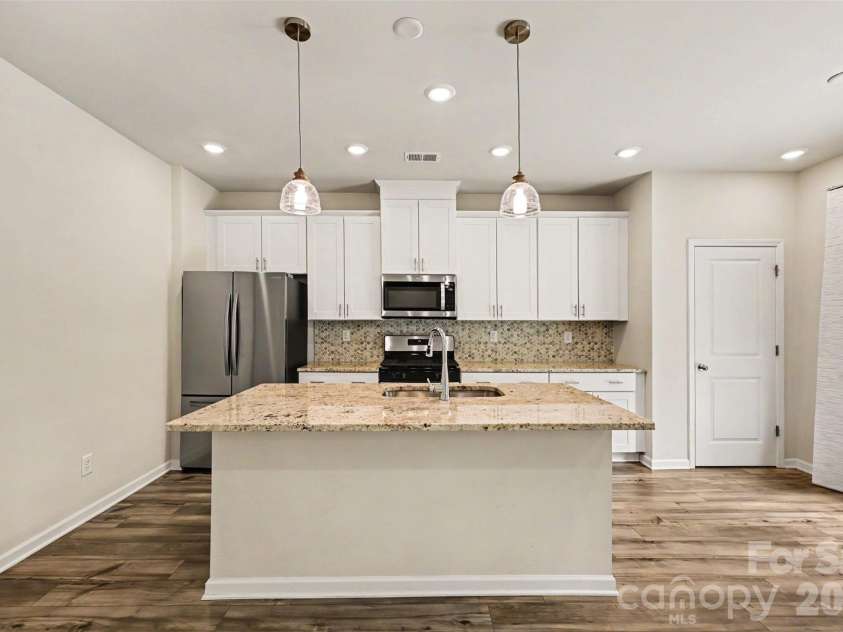 1160 Harland Street, Charlotte, NC 28216.  MLS# CAR4430535, YatesRealty ID 35025. 