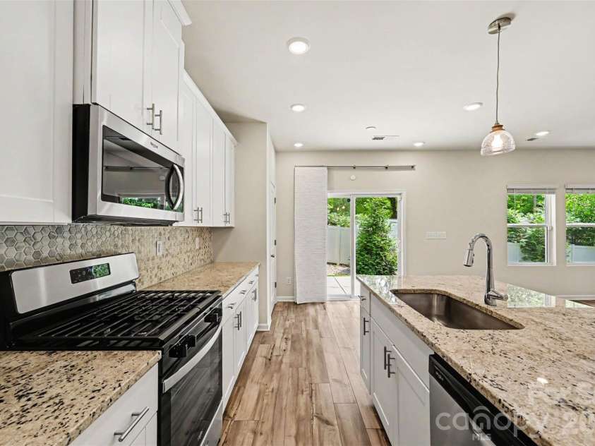 1160 Harland Street, Charlotte, NC 28216.  MLS# CAR4430535, YatesRealty ID 35025. 