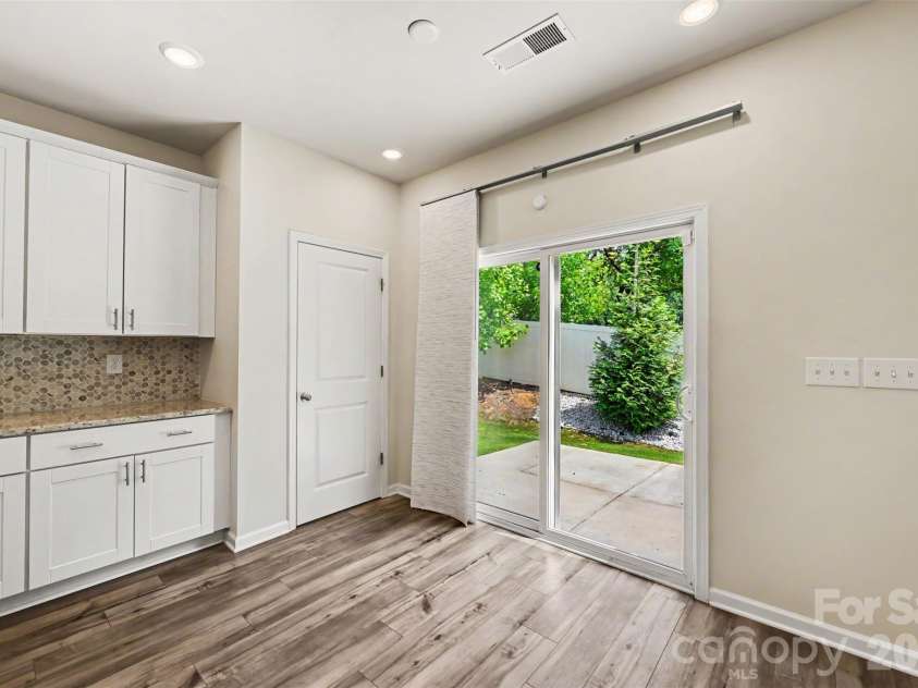 1160 Harland Street, Charlotte, NC 28216.  MLS# CAR4430535, YatesRealty ID 35025. 