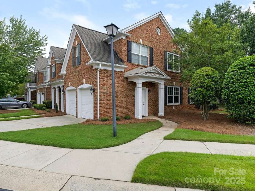 5106 Amherst Trail Drive, Charlotte, NC 28226.  MLS# CAR4294130, YatesRealty ID 35025. 