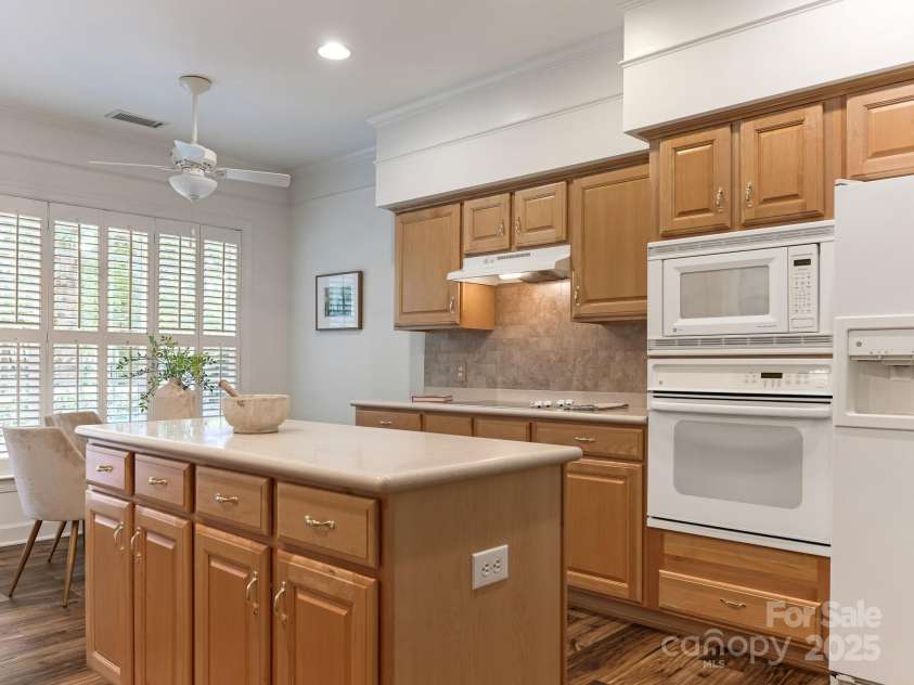 5106 Amherst Trail Drive, Charlotte, NC 28226.  MLS# CAR4294130, YatesRealty ID 35025. 
