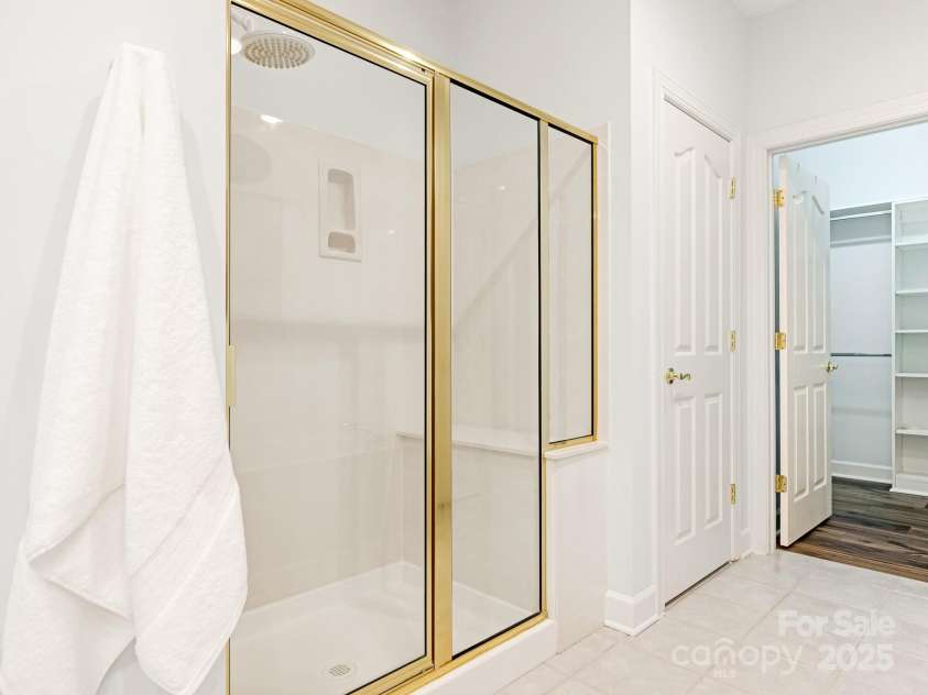 5106 Amherst Trail Drive, Charlotte, NC 28226.  MLS# CAR4294130, YatesRealty ID 35025. 