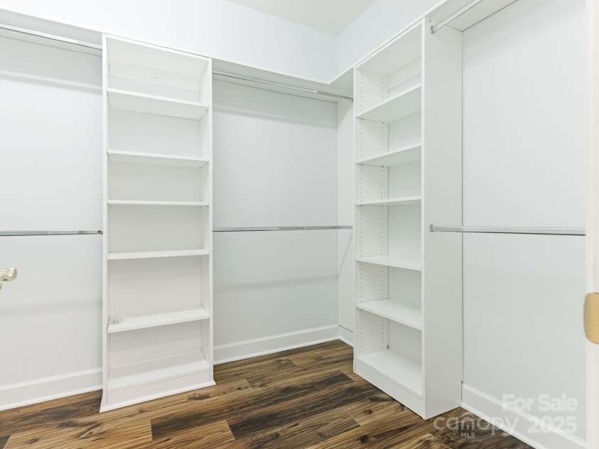 5106 Amherst Trail Drive, Charlotte, NC 28226.  MLS# CAR4294130, YatesRealty ID 35025. 