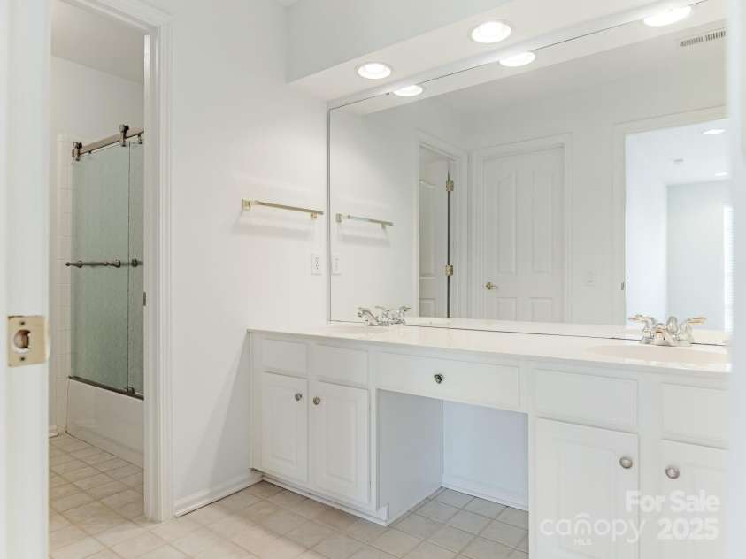 5106 Amherst Trail Drive, Charlotte, NC 28226.  MLS# CAR4294130, YatesRealty ID 35025. 