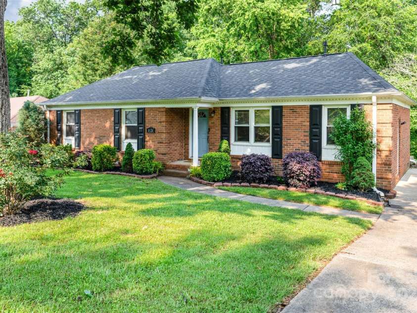 4924 Farm Pond Lane, Charlotte, NC 28212.  MLS# CAR4261185, YatesRealty ID 35026. 