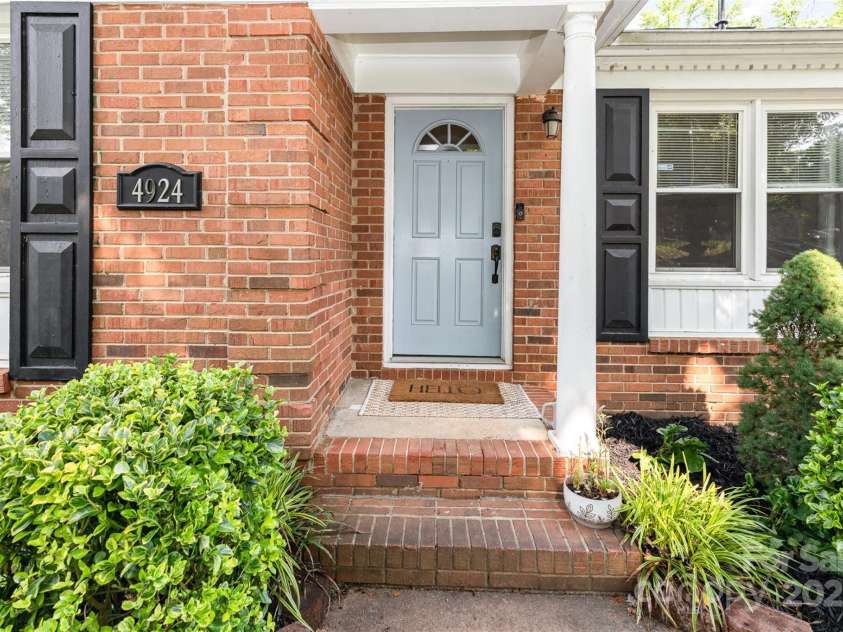 4924 Farm Pond Lane, Charlotte, NC 28212.  MLS# CAR4261185, YatesRealty ID 35026. 