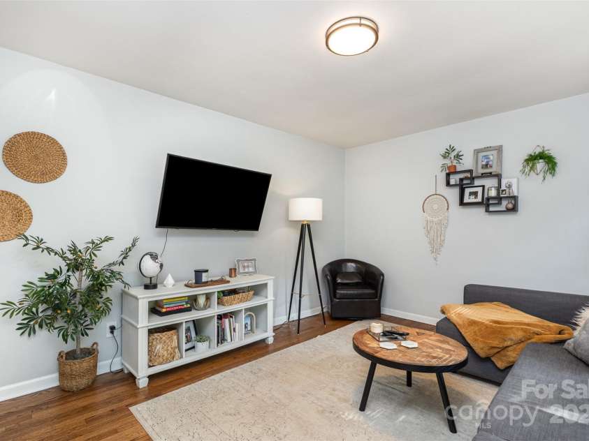 4924 Farm Pond Lane, Charlotte, NC 28212.  MLS# CAR4261185, YatesRealty ID 35026. 