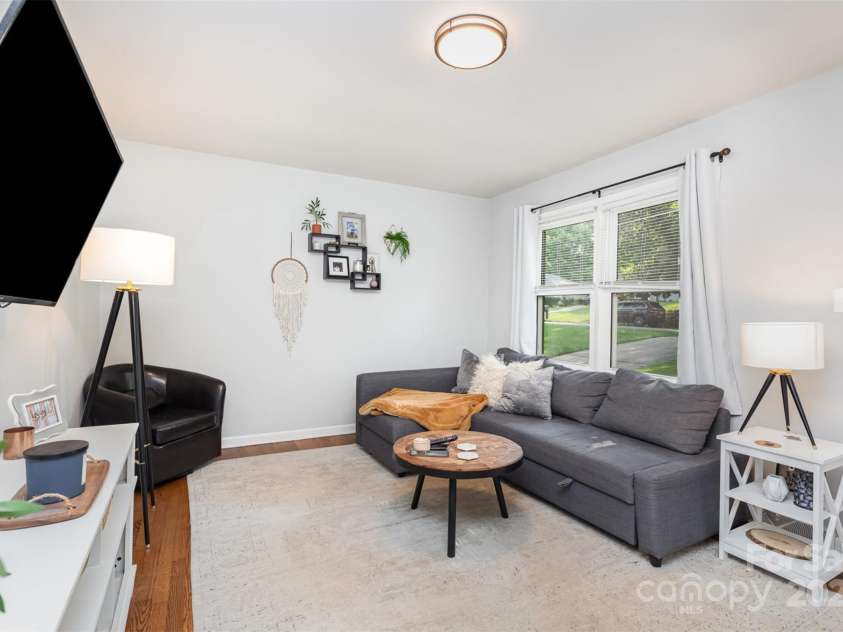 4924 Farm Pond Lane, Charlotte, NC 28212.  MLS# CAR4261185, YatesRealty ID 35026. 