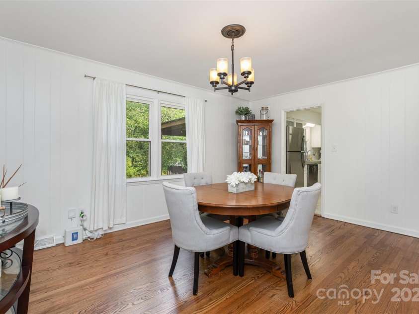 4924 Farm Pond Lane, Charlotte, NC 28212.  MLS# CAR4261185, YatesRealty ID 35026. 