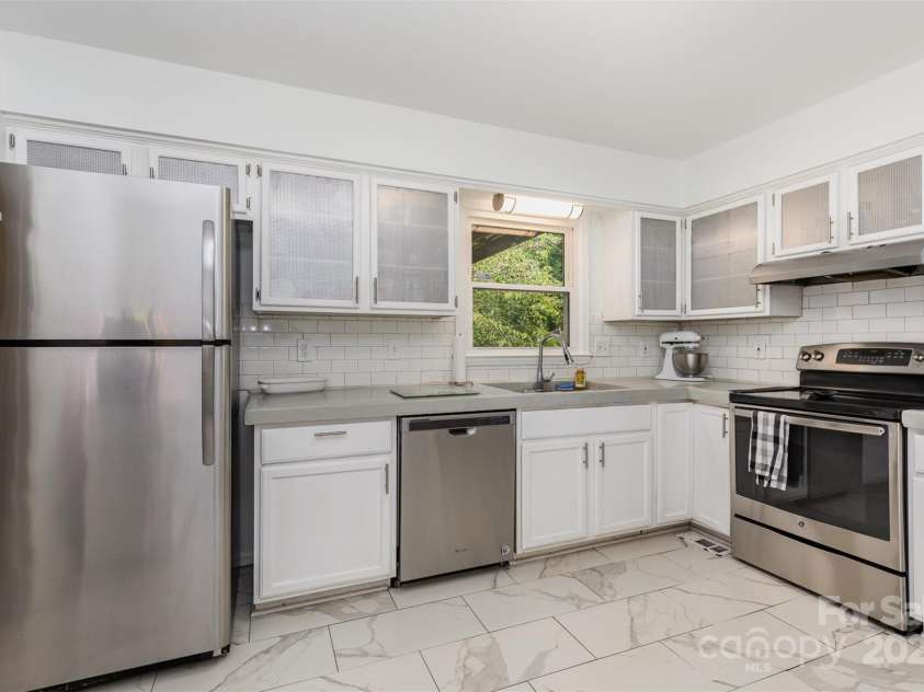 4924 Farm Pond Lane, Charlotte, NC 28212.  MLS# CAR4261185, YatesRealty ID 35026. 