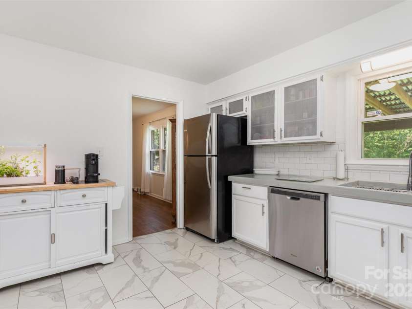 4924 Farm Pond Lane, Charlotte, NC 28212.  MLS# CAR4261185, YatesRealty ID 35026. 