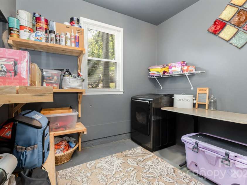4924 Farm Pond Lane, Charlotte, NC 28212.  MLS# CAR4261185, YatesRealty ID 35026. 