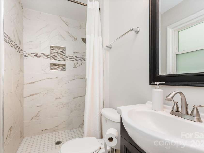 4924 Farm Pond Lane, Charlotte, NC 28212.  MLS# CAR4261185, YatesRealty ID 35026. 