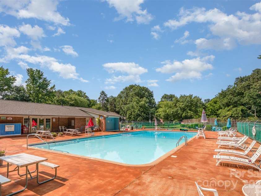 4924 Farm Pond Lane, Charlotte, NC 28212.  MLS# CAR4261185, YatesRealty ID 35026. 