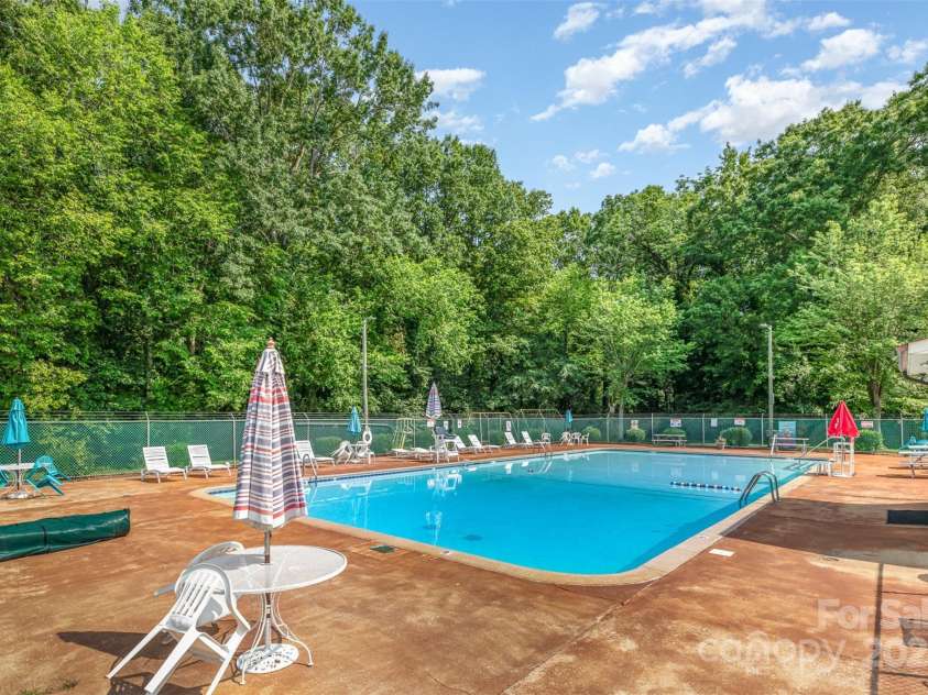 4924 Farm Pond Lane, Charlotte, NC 28212.  MLS# CAR4261185, YatesRealty ID 35026. 
